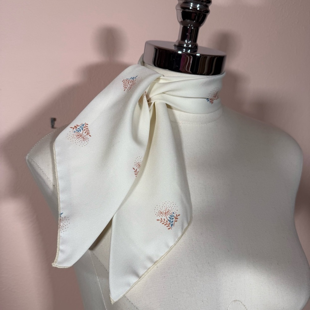 Vintage 1960 70 MCM cream Dandelion Puffs Floral Short cravat Neck scarf twilly